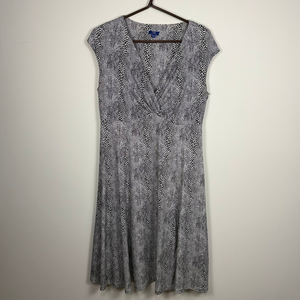 VTG Tabi Simply Classic Womens Black White Snakeskin Print V-Neck Dress M CANADA
